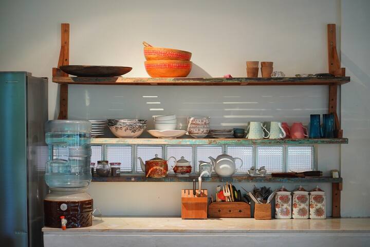 Open kitchen shelves with crockery and the water station