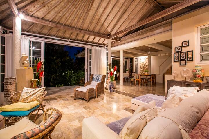 The lounge at dusk
